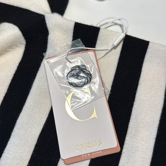 Cyrus Sweater NWT - Picture 8 of 8